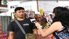 Menjelang pergantian tahun 2018 banyak warga mulai berburu kembang api  dan terompet
