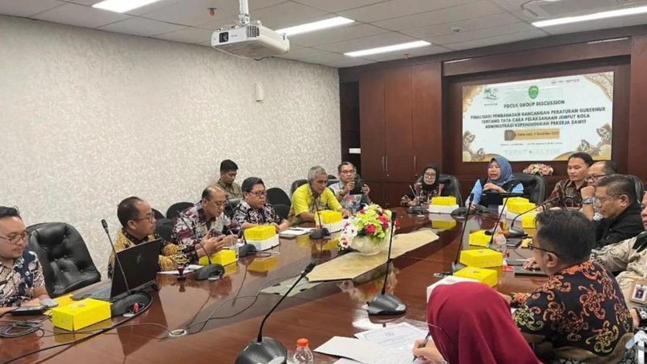 Disdukcapil Kaltim Siapkan Pergub Percepatan Adminduk Pekerja Sawit, Akses Layanan Dasar Terjamin
