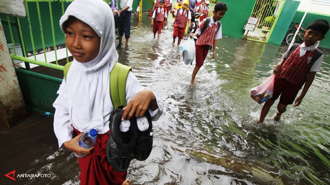 banjir-sekolah-140122b.jpg