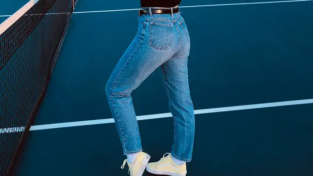 9 Inspirasi Padu Padan Celana Jeans dengan Sepatu Boots Koboi