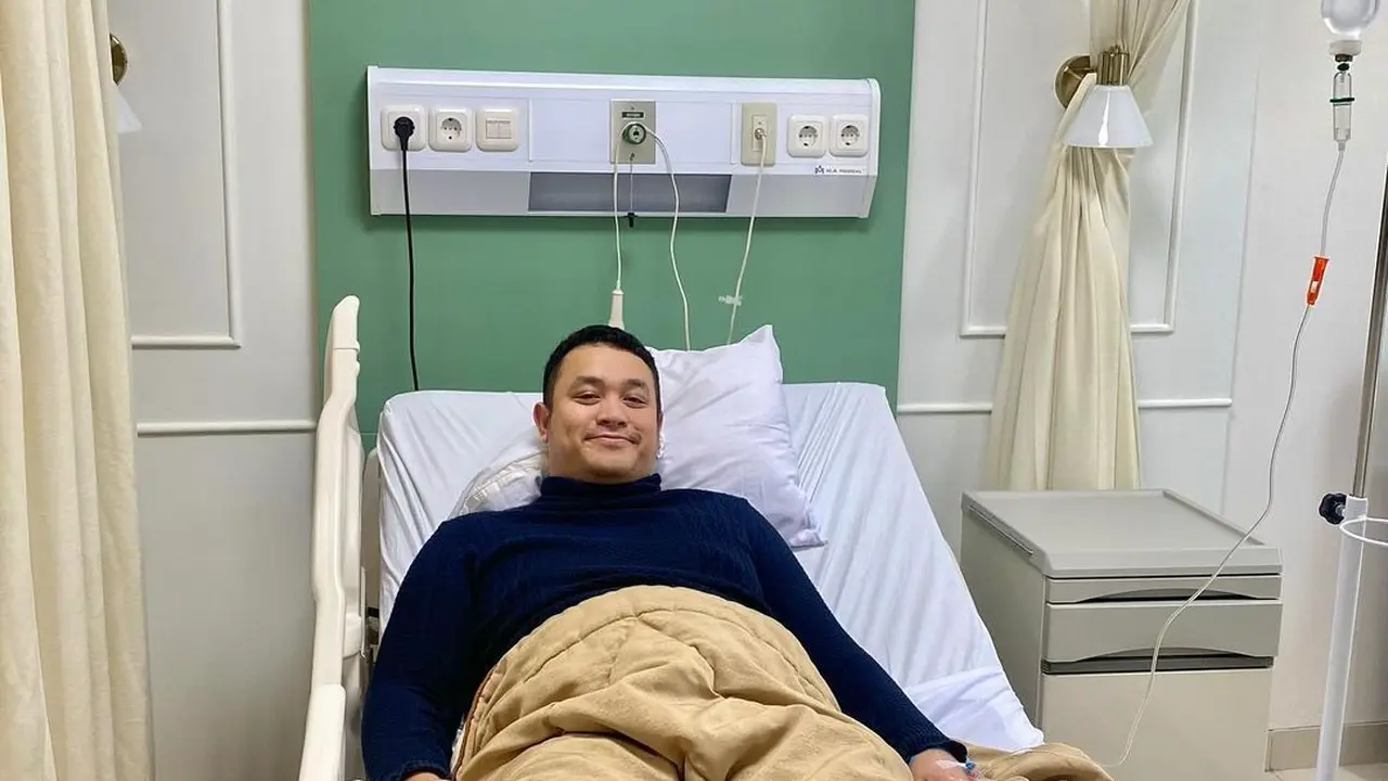 Gilang Dirga Jalani Operasi Usus Buntu Setelah Sempat Dilarikan ke IGD Karena Alami Sakit Perut
