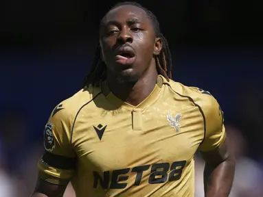 Pertandingan terakhir Eberechi Eze bersama Crystal Palace saat bertandang ke kandang Chelsea, Stamford Bridge, Sabtu (17/08/2025) menjadi kurang spesial. Golnya ke gawang Chelsea dianulir wasit setelah meninjau VAR. (AP Photo/Dave Shopland)