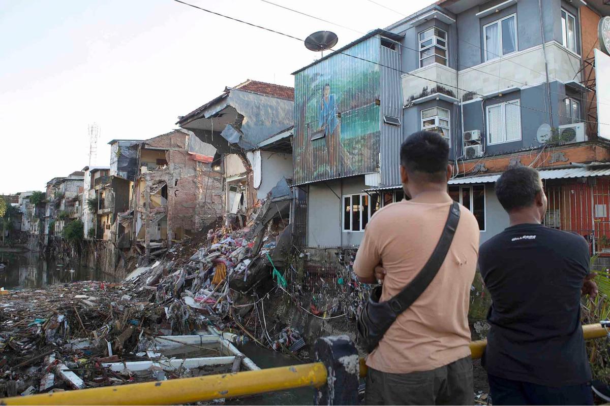 FOTO: Banjir Bali Renggut 16 Nyawa, Tim SAR Terus Cari Korban Hilang