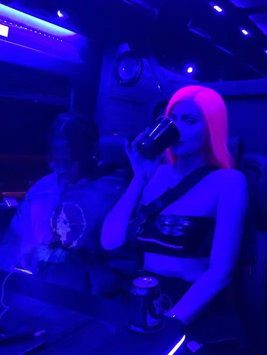 Saat itu pun Kylie Jenner dan Travis Scott menghadiri acara yang sama dengan Tyga dan Iggy Azalea. (instagram/kyliejenner)