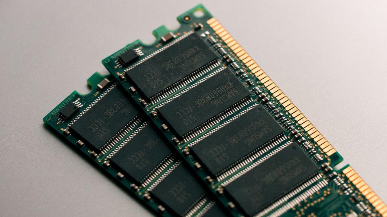 Seringnya orang-orang berpatokan membeli HP salah satunya adalah Random Access Memory atau RAM.