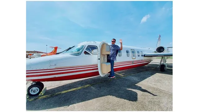 Viral Kisah Pria Kaya Raya Naik Jet Pribadi Hanya untuk Beli Kue