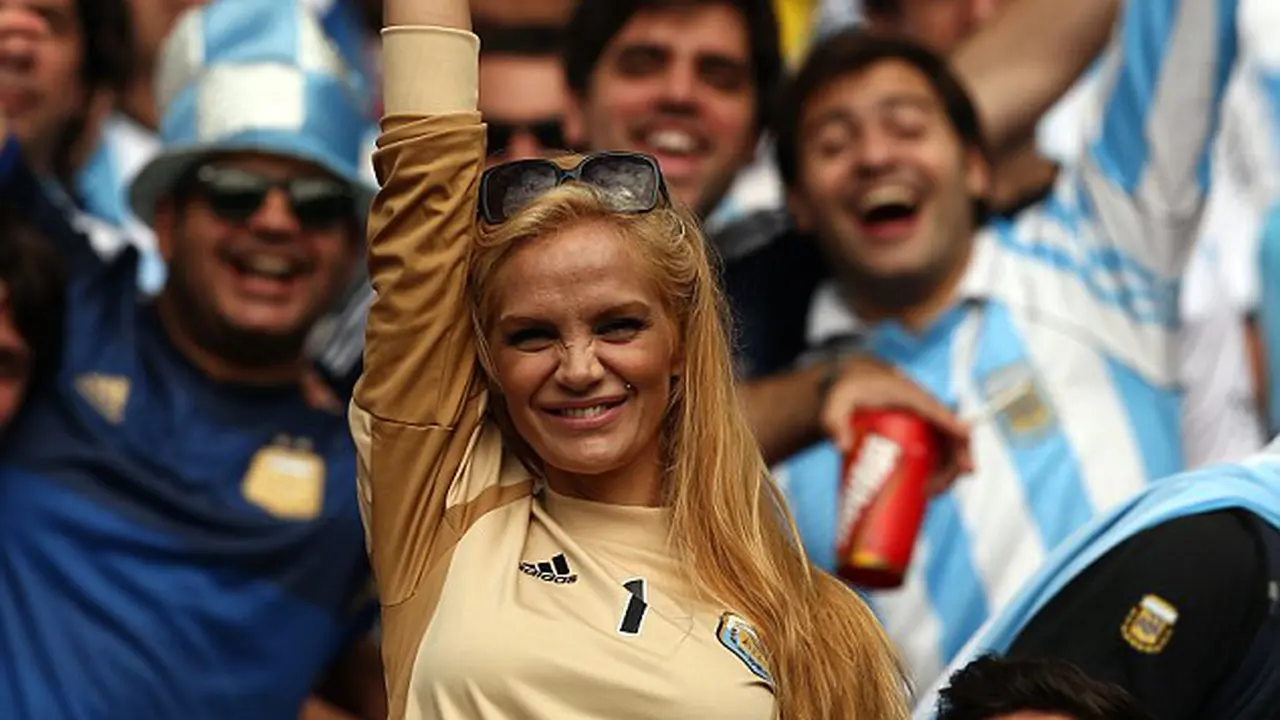 Ini Wanita yang Bikin Sergio Romero Perkasa di Lapangan