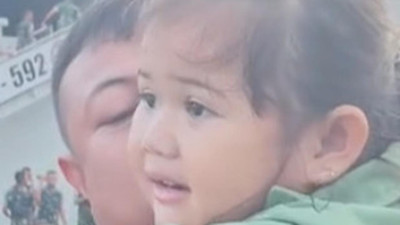 Tingkah Gemas Anak TNI Pakai Baju Persit, Awalnya Ceria lalu Nangis saat Tahu akan Ditinggal Ayahnya Tugas