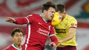 Gelandang Liverpool, Xherdan Shaqiri (kiri) berduel udara dengan gelandang Burnley, Josh Brownhill dalam laga lanjutan Liga Inggris 2020/21 di Anfield Stadium, Liverpool, Kamis (21/1/2021). Liverpool kalah 0-1 dari Burnley. (AFP/Jon Super/Pool)