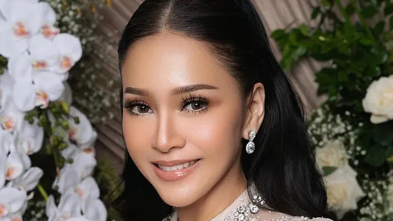 7 Gaya Maia Estianty Terbaru Ini Dipuji Makin Cantik, Elegan dengan Gaun Payet dan Anting Berlian