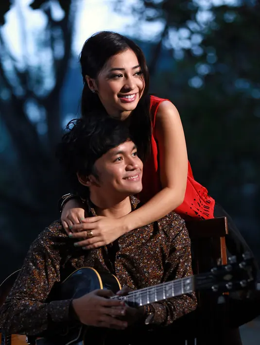 Di video klipnya yang menceritakan cinta yang mendalam Nikita Willy kepada Calvin Jeremy. (Wimbarsana Kewas/Bintang.com)