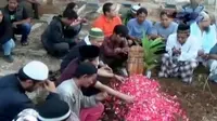 Jenazah Bocah Korban Kekerasan Seksual di Kalideres Dimakamkan