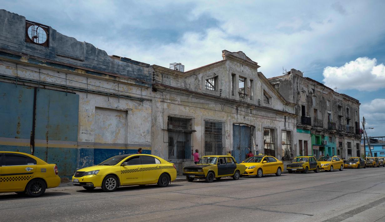Selain itu, kebun binatang di kota ini terpaksa ditutup, karena kurangnya bensin untuk kendaraan yang dibutuhkan untuk mengangkut pengunjung melalui habitat terbuka. (Photo by ADALBERTO ROQUE / AFP)