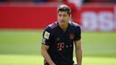 3. Robert Lewandowski - Pemain asal Polandia ini menjadi kandidat potensial peraih Ballon d'Or 2020. Lewandowski mampu membuktika performanya lewat 34 gol di Bundesliga dan menjadi top scorer serta membawa Bayern Munchen meraih trofi juara Bundesliga dan DFB Pokal. (AFP/Matthias Hangst/pool)