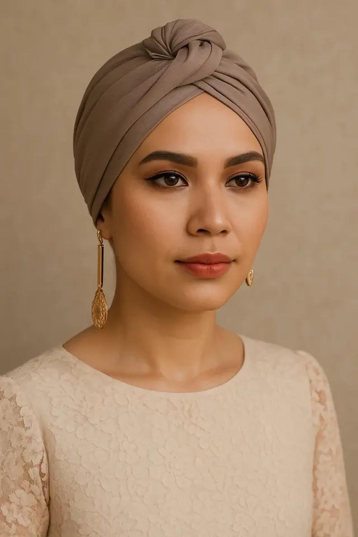 7 Model Hijab Segi Empat untuk Kondangan di 2025, Tampil Rapi dan Stylish