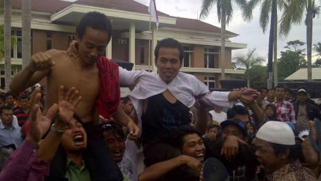 Pemotong bambu bebas, puluhan warga di Magelang cukur gundul