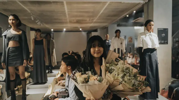 Tragedi 1998 Jadi Inspirasi Koleksi Pakaian  Nichol Elenna