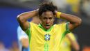 Pemain Brasil, Endrick terlihat kecewa setelah timnya kalah dari Uruguay pada laga perempat final Copa America 2024 di Allegiant Stadium, Las Vegas, Nevada, Minggu (07/07/2024) WIB. (AP Photo/Julio Cortez)