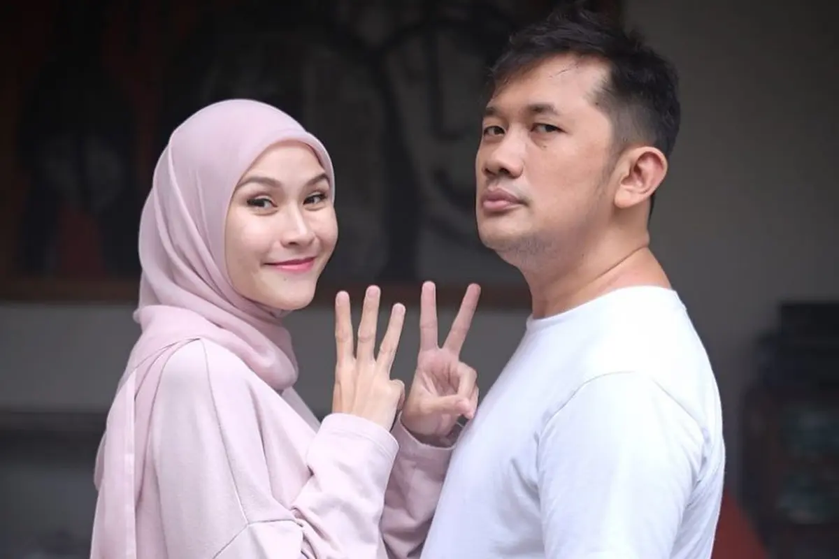 Zaskia Adya Mecca dan Hanung Bramantyo. (Foto: Instagram @zaskiadyamecca)