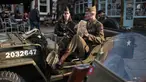 Reenactor Perang Dunia II mengenakan pakaian tentara duduk diatas Jip saat mengikuti 'Railway in Wartime Event' yang ke 25 di Pickering, Inggris (15/10). Reenactor adalah para penggiat sejarah yang mirip dengan cosplayer. (AFP Photo/Oli Scarff)