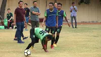 Plus dan Minus Penghentian Liga 1 di Mata Manajer Persebaya