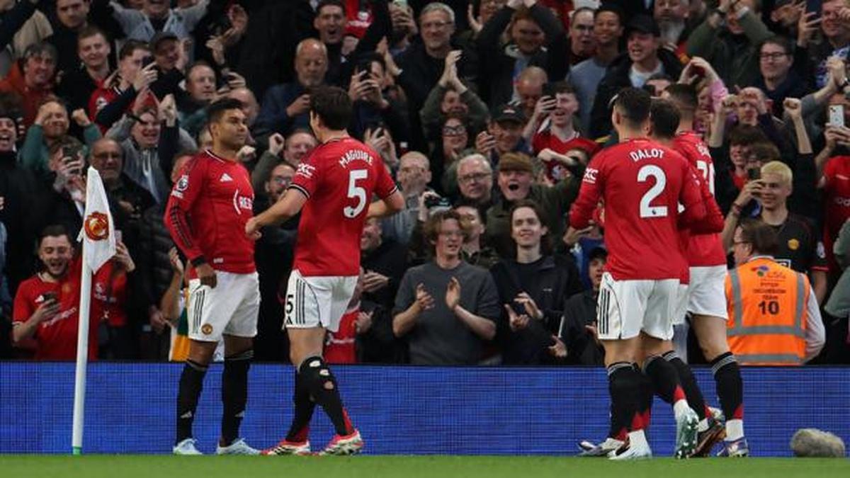 Harry Maguire Kirim Sinyal Kuat, Ruang Ganti MU Inginkan Michael Carrick Bertahan