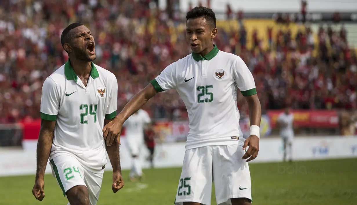 Striker Timnas Indonesia, Marinus Wanewar, merayakan gol yang dicetaknya ke gawang Timor Leste pada laga SEA Games di Stadion MPS, Selangor, Minggu (20/8/2017). Indonesia menang 1-0 atas Timor Leste. (Bola.com/Vitalis Yogi Trisna)