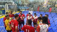 Tim SIWO DKI Jaya (merah)&nbsp; melaju ke perempat final cabang futsal Porwanas Banjarmasin. (istimewa)