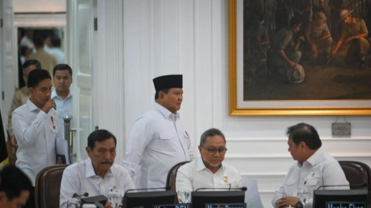 VIDEO: Dilaporkan Tito, Prabowo Tiba-Tiba Panggil Purbaya Soal Bantuan Sumatera "Diwaspadai, Harus..."