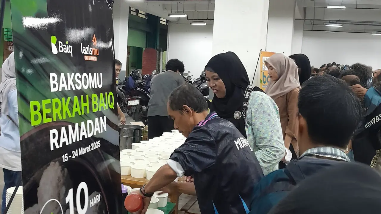 Platform digital Baiq bekerja sama dengan lembaga amal Lazismu mengadakan kegiatan bertajuk "BaksoMU Berkah BAIQ Ramadan" untuk berbagi kebahagiaan di bulan Ramadan.  (Istimewa)