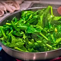 Trik Memasak Sayur Hijau agar Tidak Cepat Menghitam/Photo by Konstantinos Papadopoulos on Unsplash