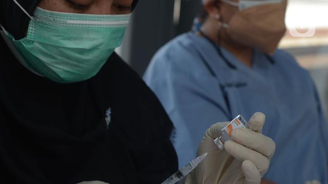 Vaksinasi Bagi Pengguna KRL dan Masyarakat Umum di Stasiun Jakarta Kota