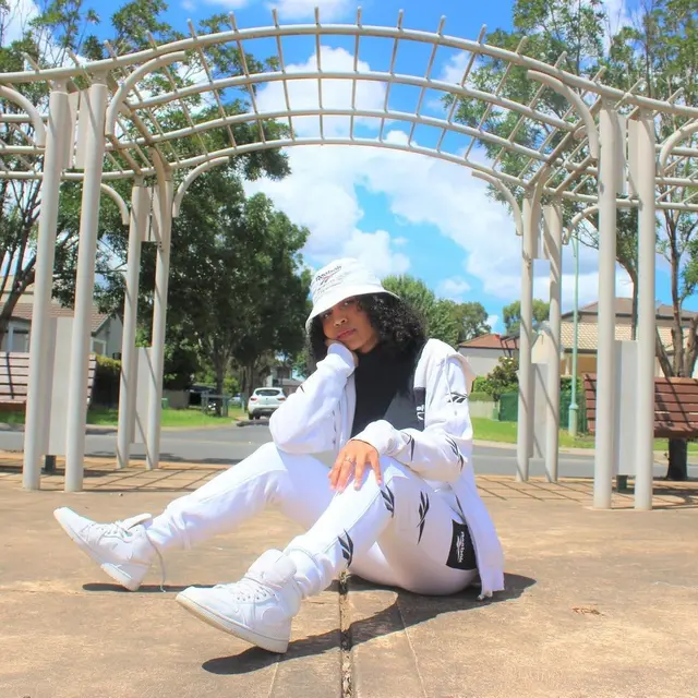 Jangan Cuma Disimpan di Lemari, Lengkapi OOTD Kamu dengan Bucket Hat