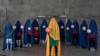 Wanita Afghanistan yang ingin main bola di bawah kekuasaan Taliban. Dok: AP/Ebrahim Noroozi
