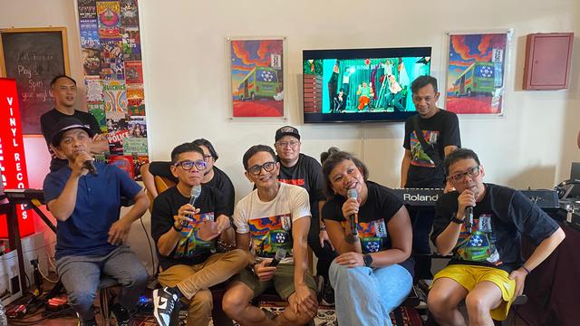 Project Pop saat peluncuran Vinyl Eksklusif 2856