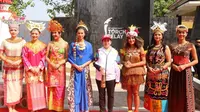 Menko PMK, Puan Maharani mengikuti prosesi penyatuan Api Torch Relay Asian Games XVIII 2018 di Candi Prambanan.