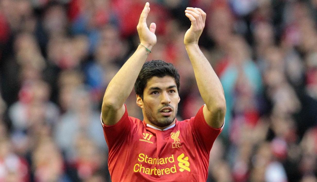 Uang 23 juta pound dikeluarkan Liverpool demi mendapatkan jasa Suarez yang saat itu berusia 23 tahun. Di Liverpool Suarez nyaris membawa The Reds menjadi juara, ia ciptakan gol ke 50 pada laga ke-86. (AFP/Lindsay Parnaby)
