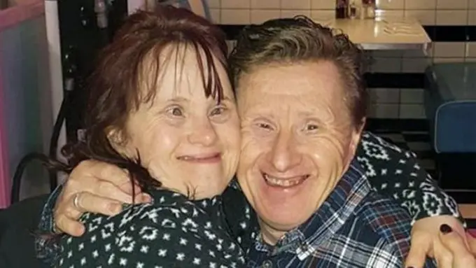 Pasangan Down Syndrome Merayakan Ulang Tahun Pernikahan ke-22