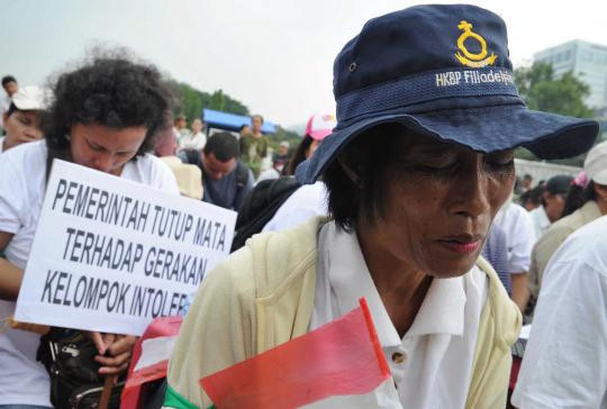 Ratusan jemaat HKBP dan GKI Yasmin ibadah di depan Istana