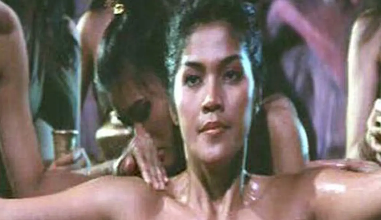 Satu lagi, Lela Anggraeni juga terkenal sebagai salah satu bom seks. Lewat beberapa judul film yang dibintanginya,  aktris kelahiran 1965 ini  terkenal dengan peran-peran panasnya di tahun 90-an. (Istimewa)