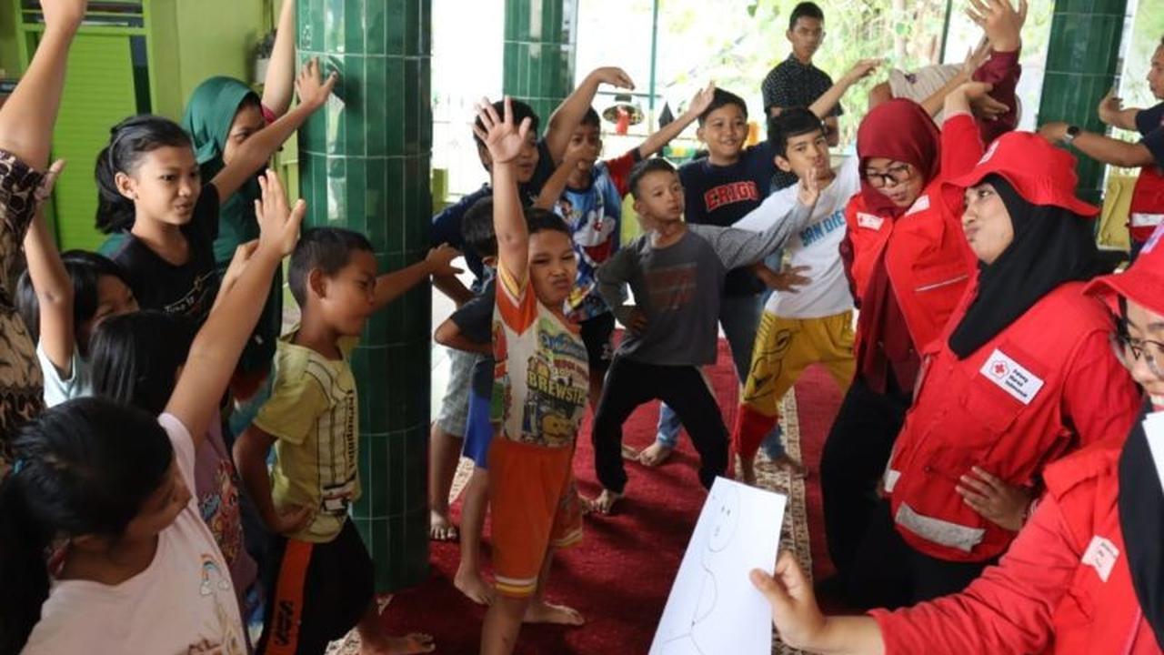 Relawan PMI Jember Giatkan Pemulihan Psikis Anak Pascabencana di Medan