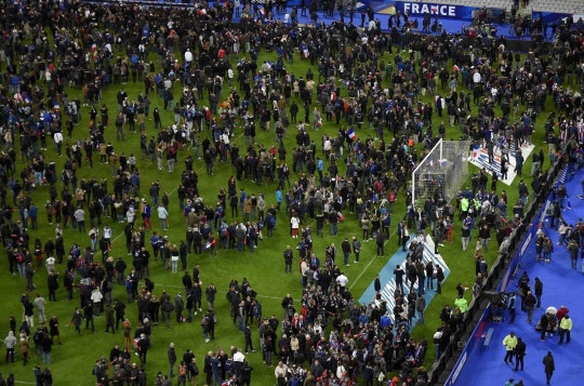 Suasana ribuan penonton laga Prancis-Jerman berhamburan akibat bom