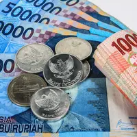 Kreatif banget, anak-anak 90-an suka bikin kreasi dari uang, lho. Mungkin kamu pernah melakukannya. (Via: ceostars.net)