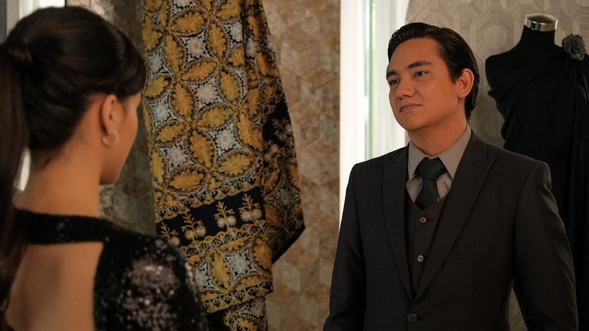 Lama Vakum dari Film Romantis, Adipati Dolken Balik Lagi Lewat What’s Up With Secretary Kim di Vidio