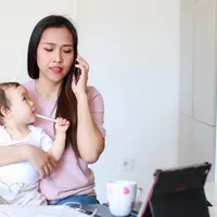 Mengubah kebiasaan main ponsel./Copyright shutterstock.com/g/Onjira%2BLeibe