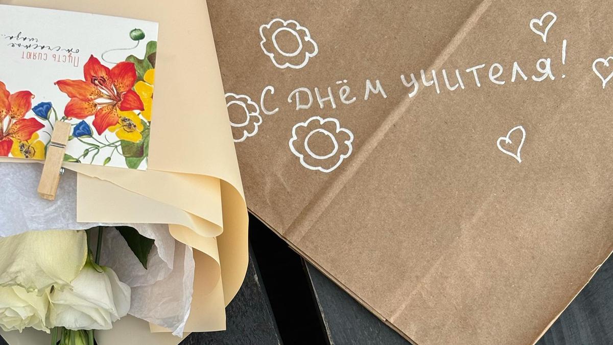 25 Buket untuk Guru 2025 Lengkap Ucapannya, Low Budget Namun Berkesan