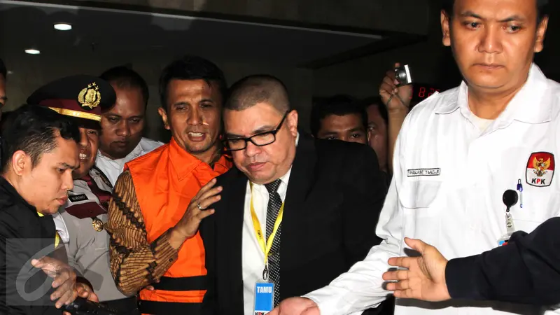 20150803- KPK Jebloskan Gubernur Sumut dan Istrinya ke Tahanan-Jakarta