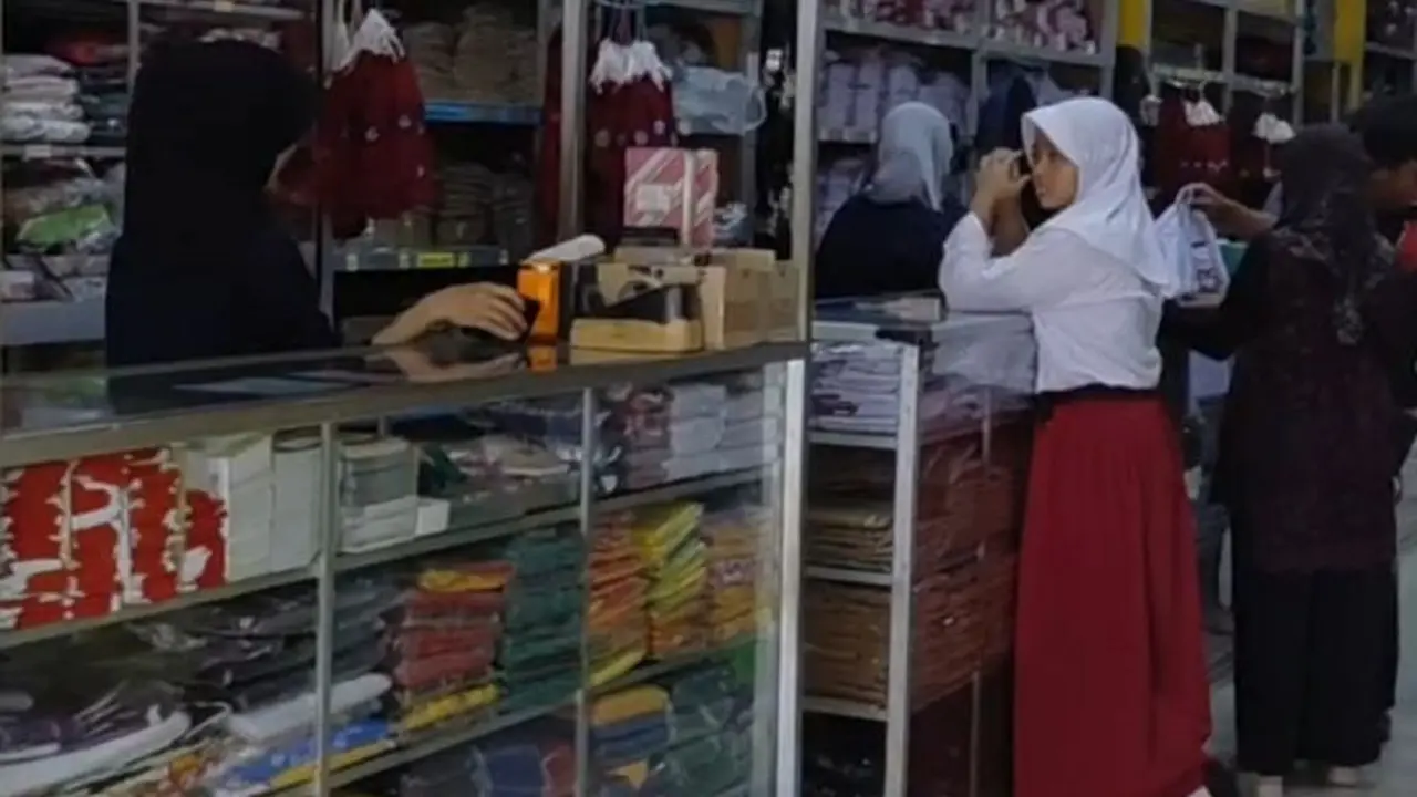 Toko seragam sekolah sepi pembeli