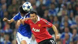 Ryan Giggs tampil pertama kali bersama tim utama Manchester United pada Maret 1991 sebagai pengganti Dennis Irwin yang mengalami cedera. (AFP/Christof Stache)