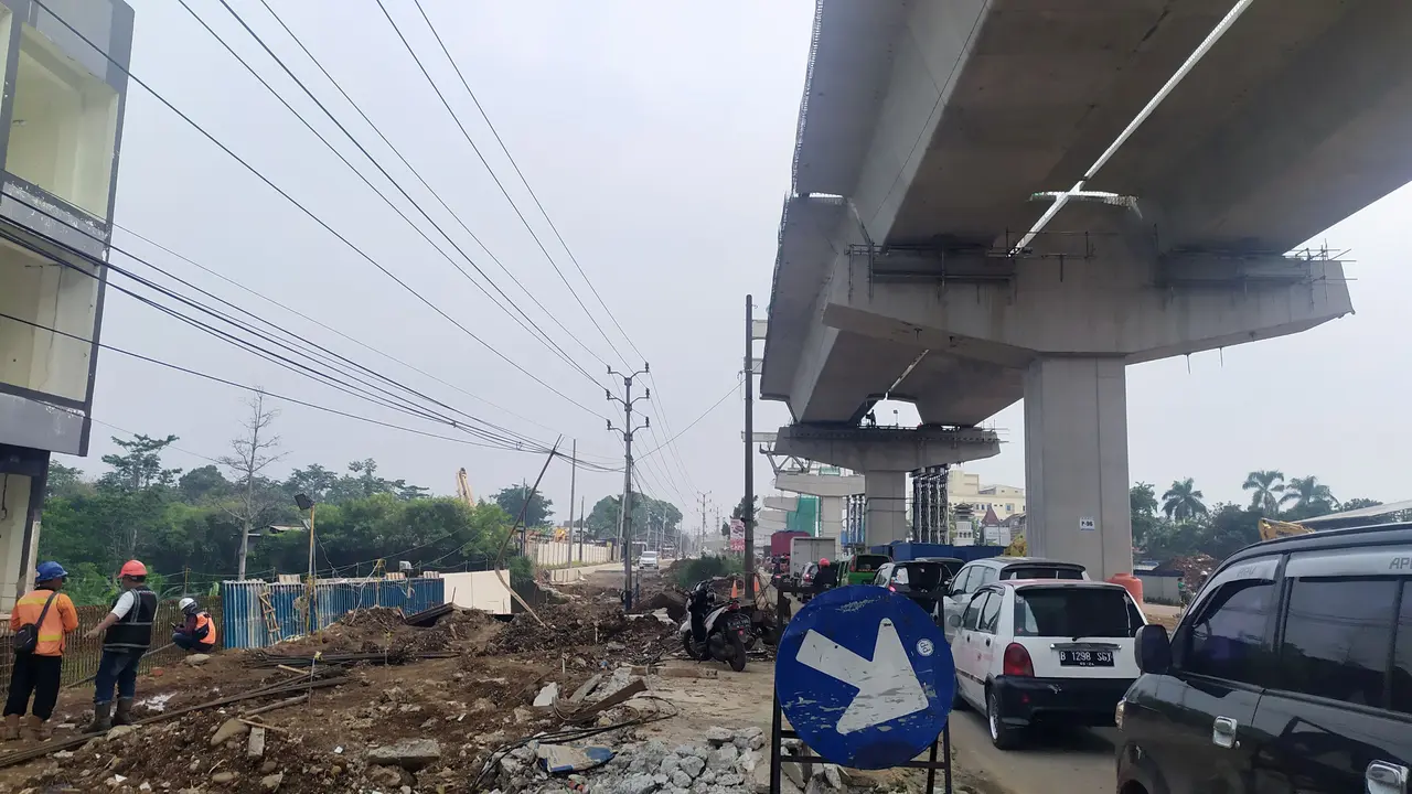 Pembangunan jalan Tol Bogor Outer Ring Road (BORR) Seksi 3A molor karena ada tiang milik PLN.